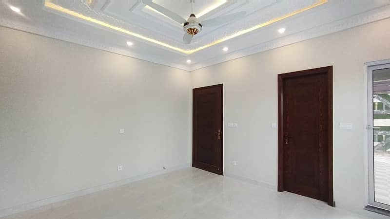 Spacious House Is Available For sale In Ideal Location Of Formanites Housing Scheme - Block D 36