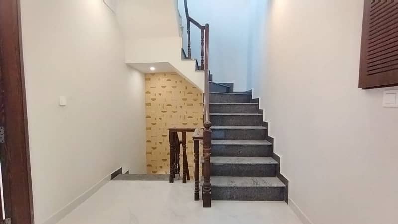 Spacious House Is Available For sale In Ideal Location Of Formanites Housing Scheme - Block D 41