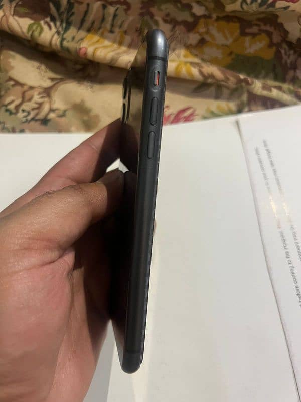 iPhone 11 128GB Black 6