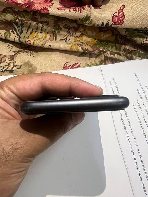 iPhone 11 128GB Black 8