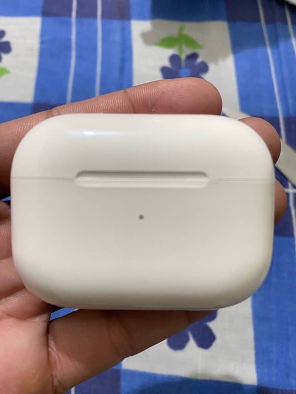 1 day used, Air Pods pro refurbished 5