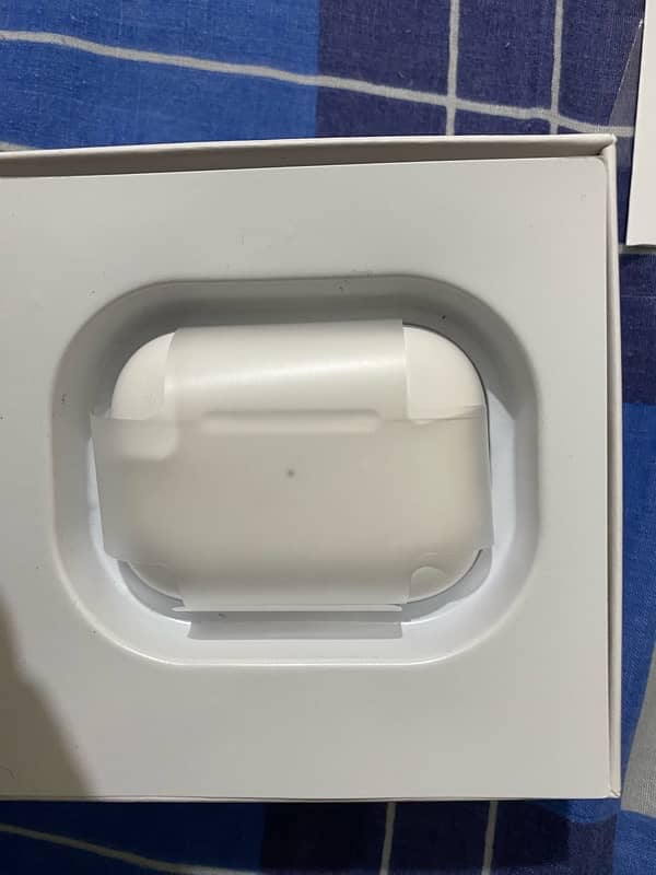 1 day used, Air Pods pro refurbished 7