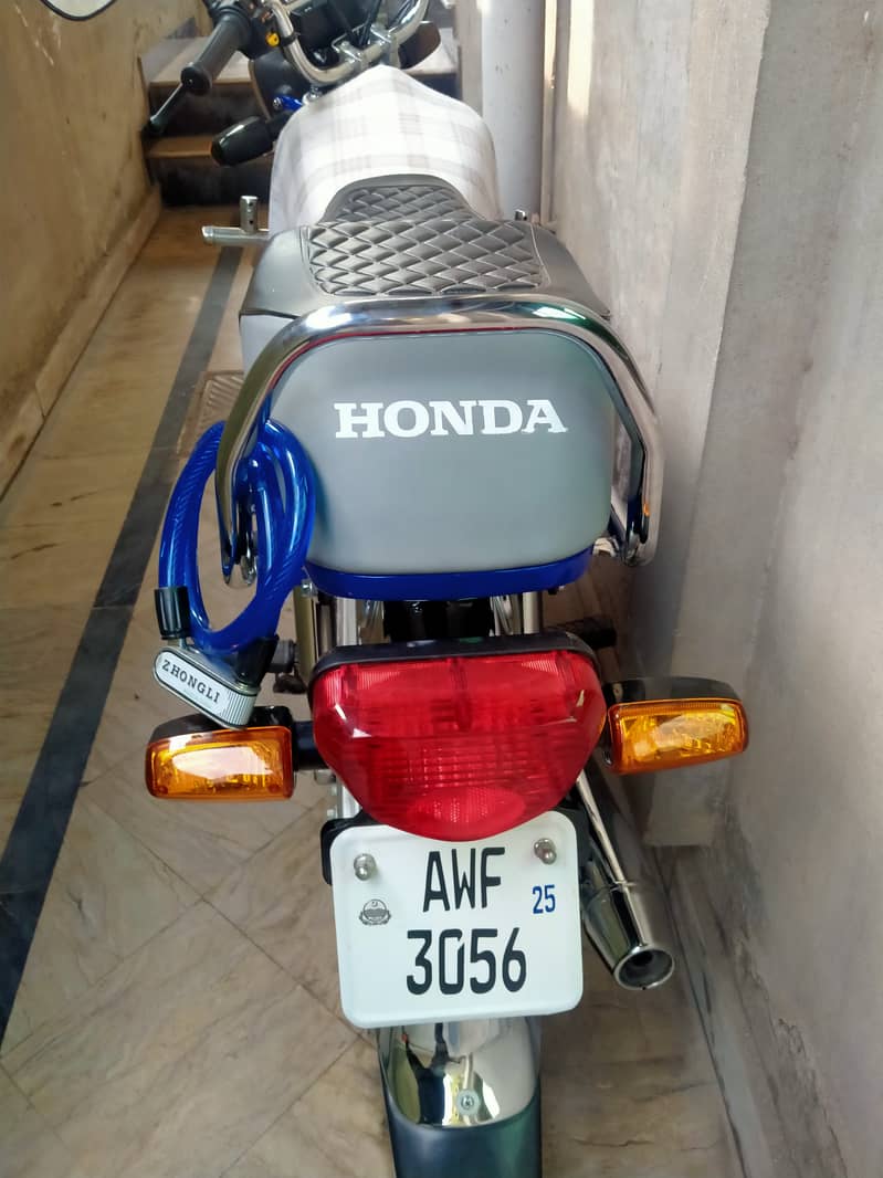 Honda CD 70 2025 Blue 1