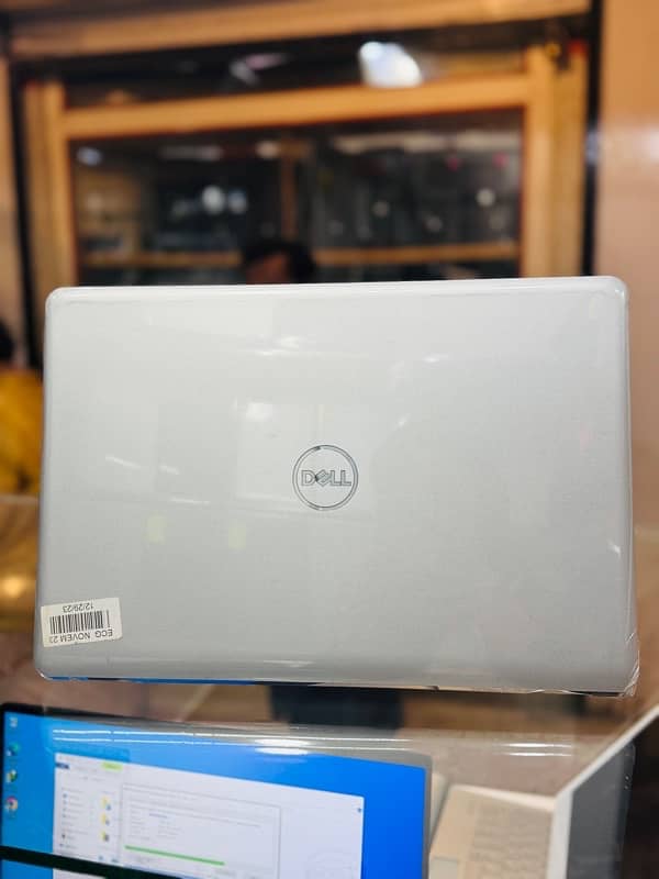 Dell. i7.8gen 8gb. Rem. ddr 4 256gb. M2. Ssd 0