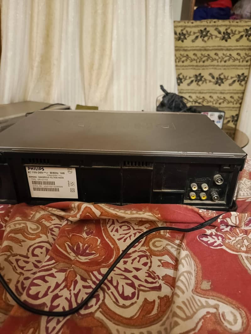 PHILIPS VCR IMPORTED MADE IN JAPAN WITH CABLE WIRE 7