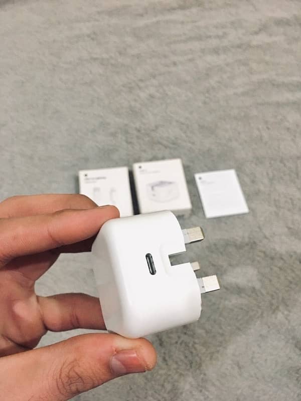 original new iPhone charger with box 1