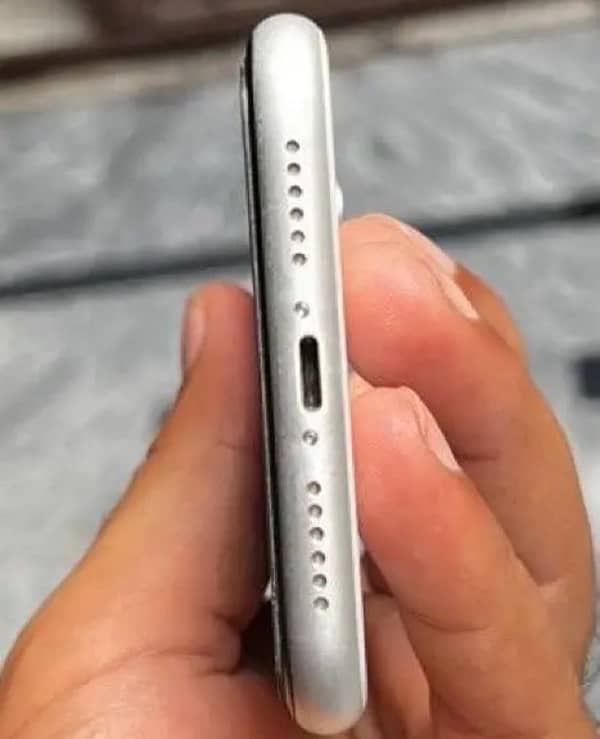 iPhone XR (64) gb 2