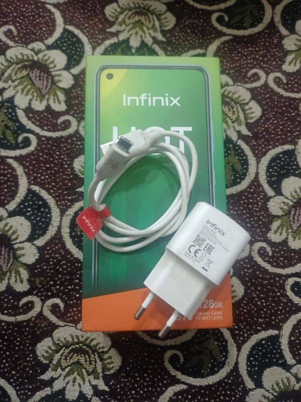 infinix hot 10 4/128 with box charge 9