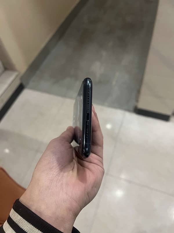 Iphone 11 pro max 64gb(jv) lush condition 2