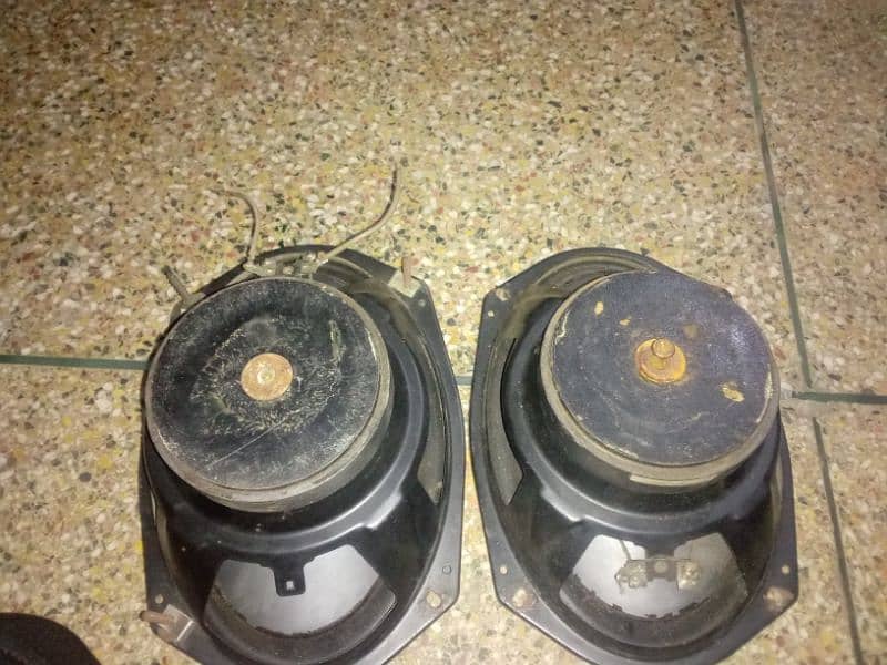 car  speaker sell urgent  ek 1500 dono speaker 2500 final ha 2