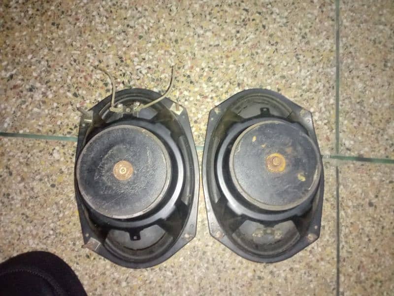 car  speaker sell urgent  ek 1500 dono speaker 2500 final ha 3