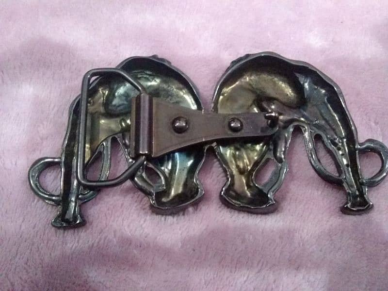 Double lion's belt buckle new condition 3