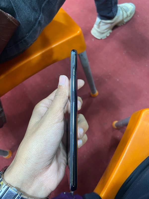 one plus 6T 8/128 3