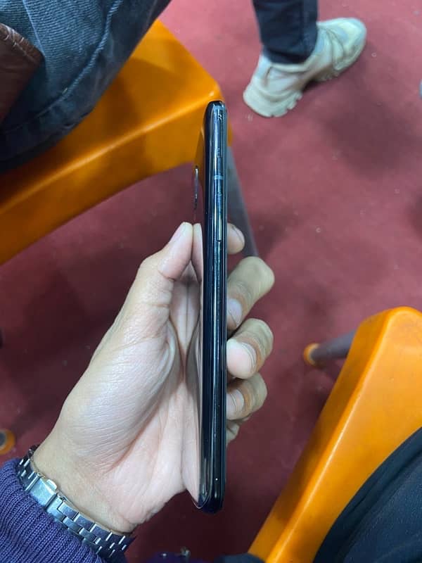 one plus 6T 8/128 4