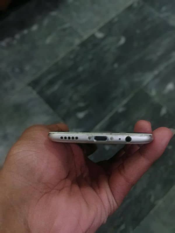 One plus 5 Silver Color Good Condition 2