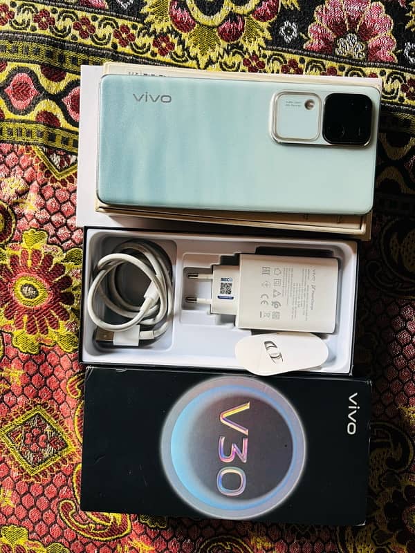 vivo v30 5g f12+12/256 gb ull box 8 month warranty 2