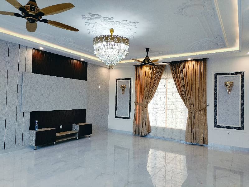 Most Beautiful 1 kanal house for sale 13