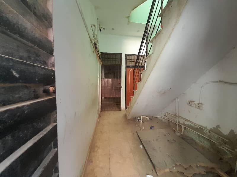 Stunning 45 Square Yards Flat In Allahwala Town - Sector 31-G Available 6