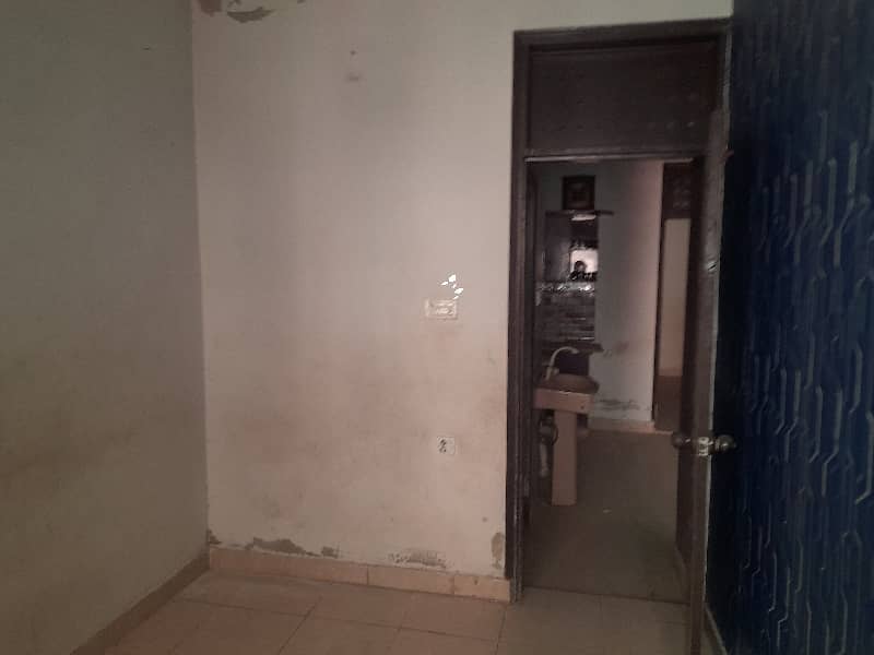 Stunning 45 Square Yards Flat In Allahwala Town - Sector 31-G Available 13