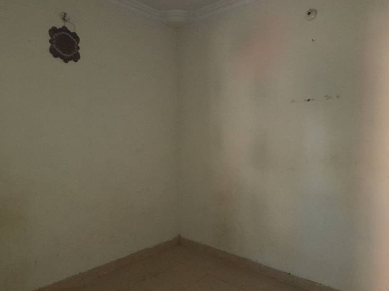 Stunning 45 Square Yards Flat In Allahwala Town - Sector 31-G Available 23