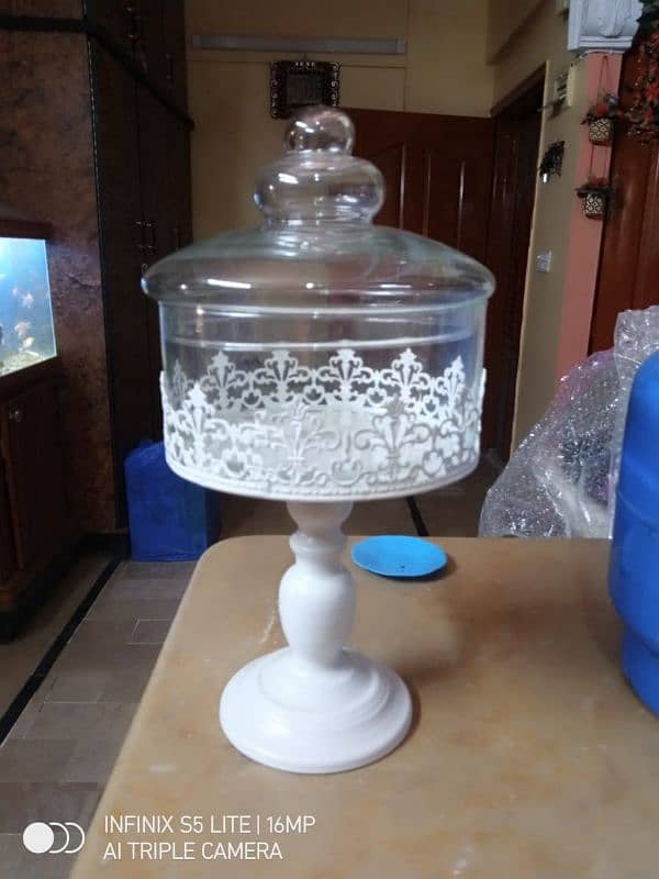 Cake Stand with Glass Lid 2