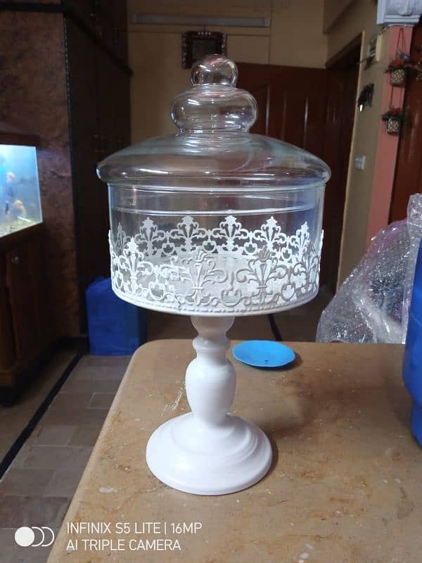 Cake Stand with Glass Lid 3