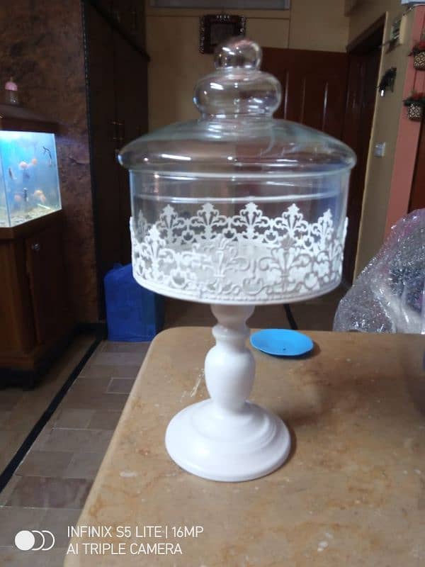 Cake Stand with Glass Lid 4