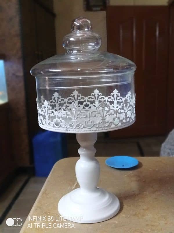 Cake Stand with Glass Lid 5