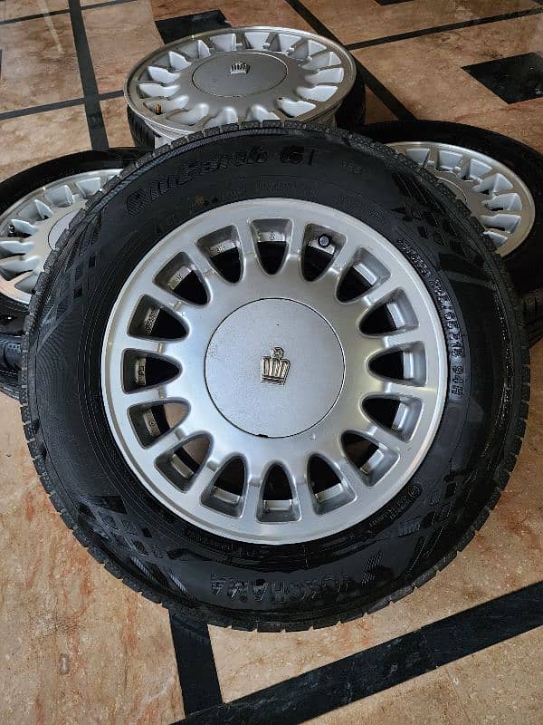 Toyota Crown 1991 - 1999 OEM rims and tyres 2