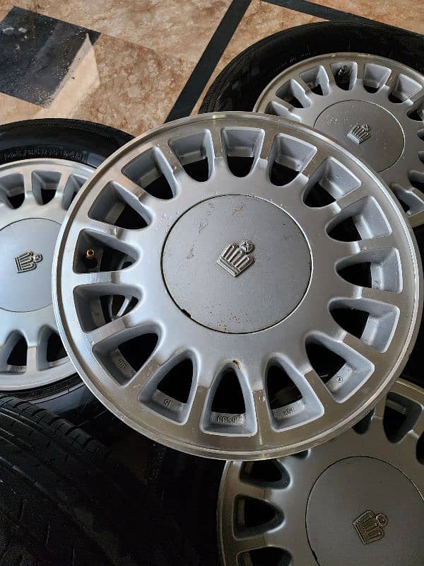 Toyota Crown 1991 - 1999 OEM rims and tyres 3