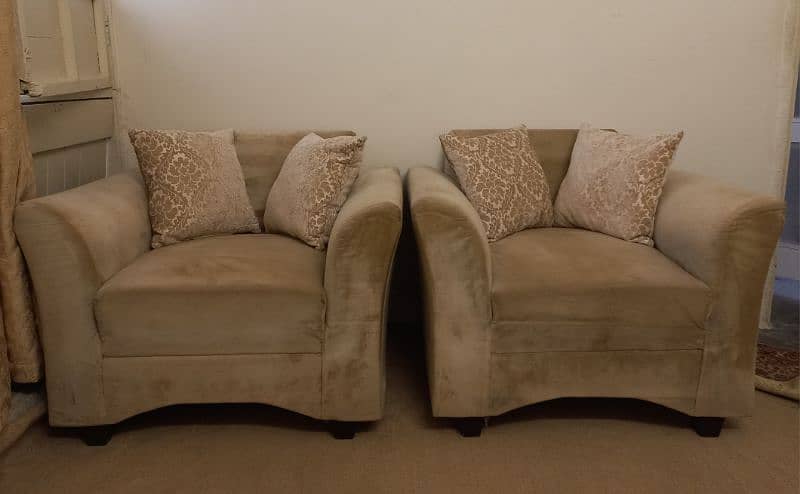 "7- Seated Sofa Set in Excellent Condition- Available for Sale" 1