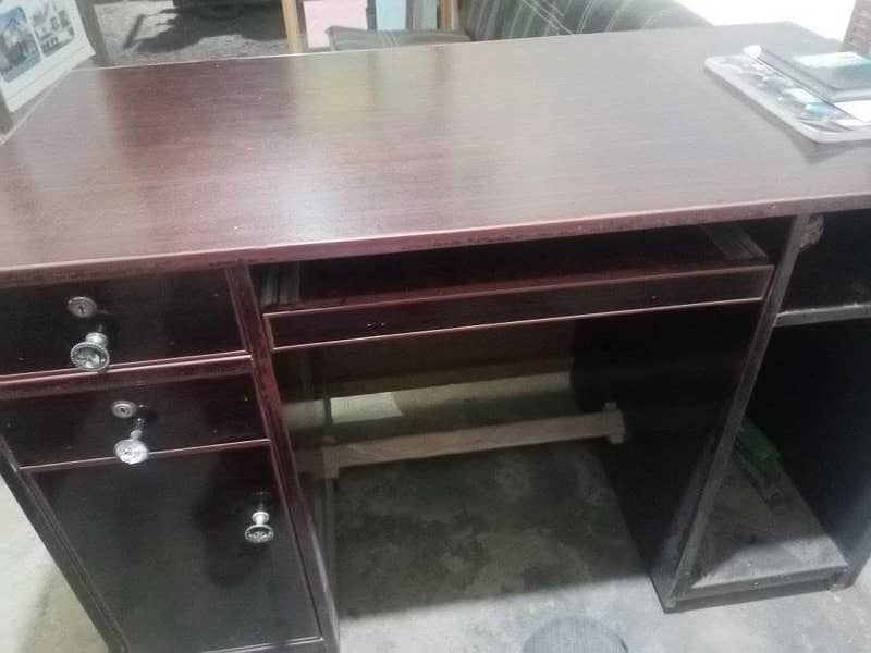 office table wodden Best condition 0