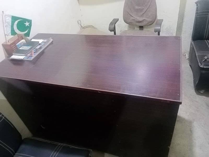 office table wodden Best condition 1