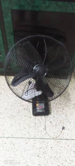 royal bracket fan