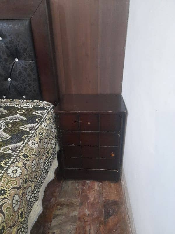 wooden queen size double bed with side table. condition 9/10. 2