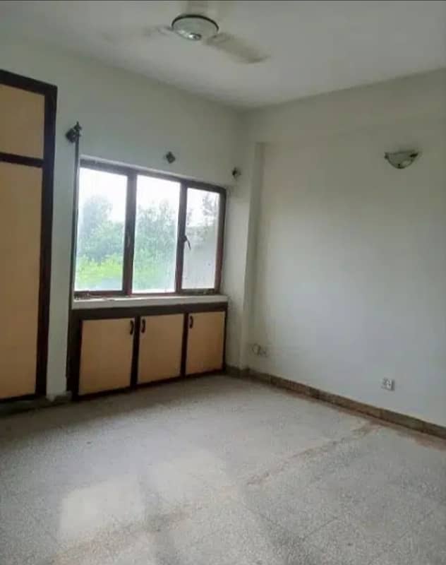 G11/4 PHA C type flat For Rent second floor only 3