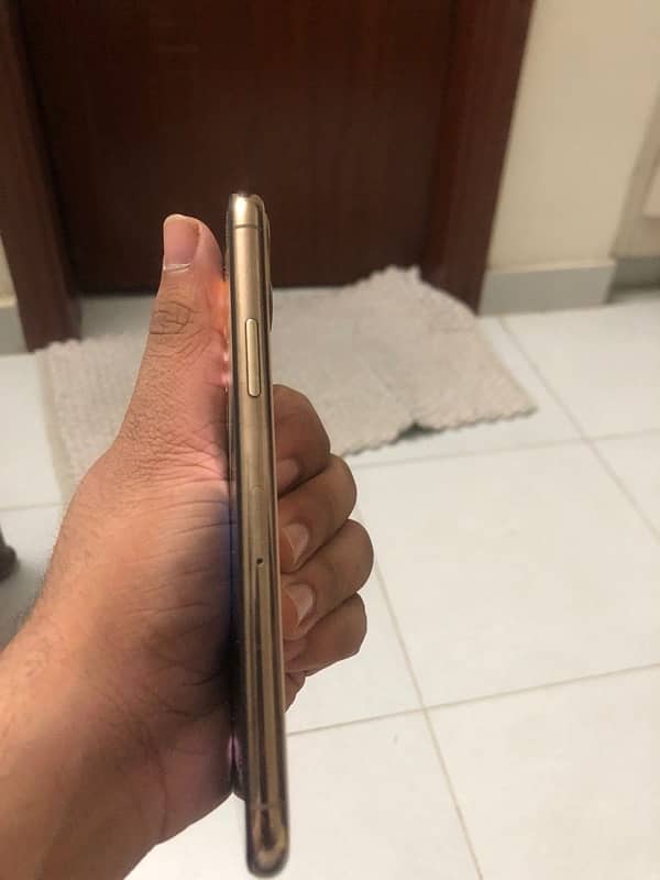 iphone 11pro gold color pta approved 64gb battery health 94% 3