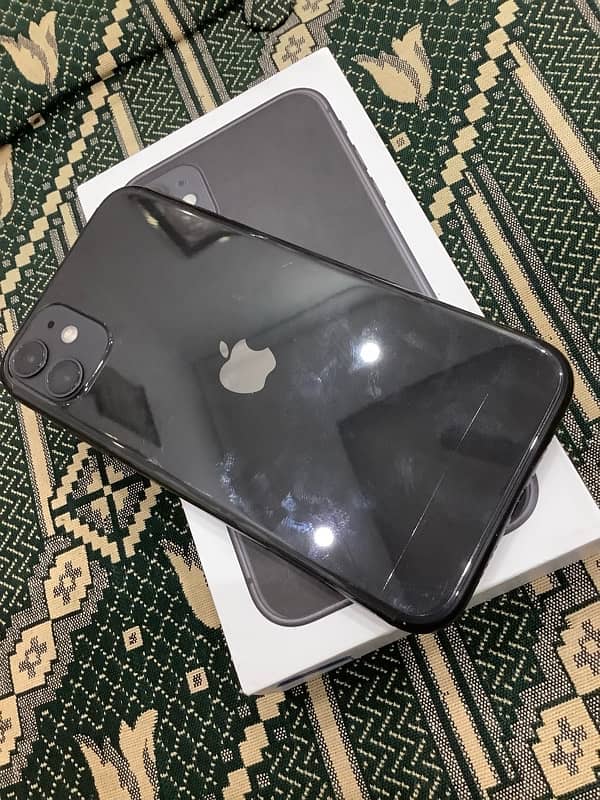 Apple iphone 11 with full box. 10