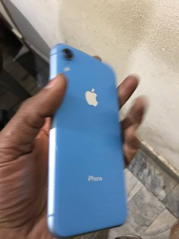 iPhone xr 4