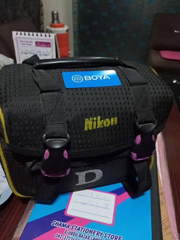 Nikon D5200 Bag strap Betry Charger 8 Gb Card 0