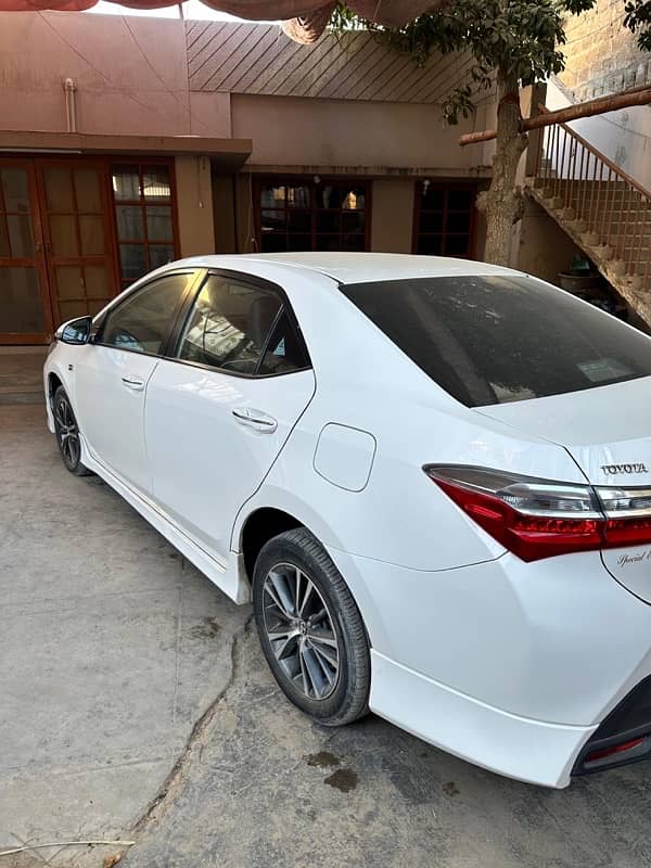 Toyota Corolla Altis 1.6 x special edition 2022 4