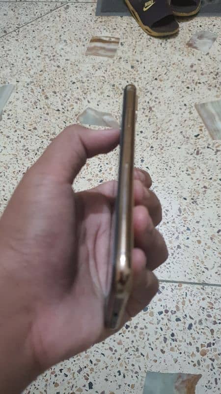 iphone xs 10 by 10 condition 4