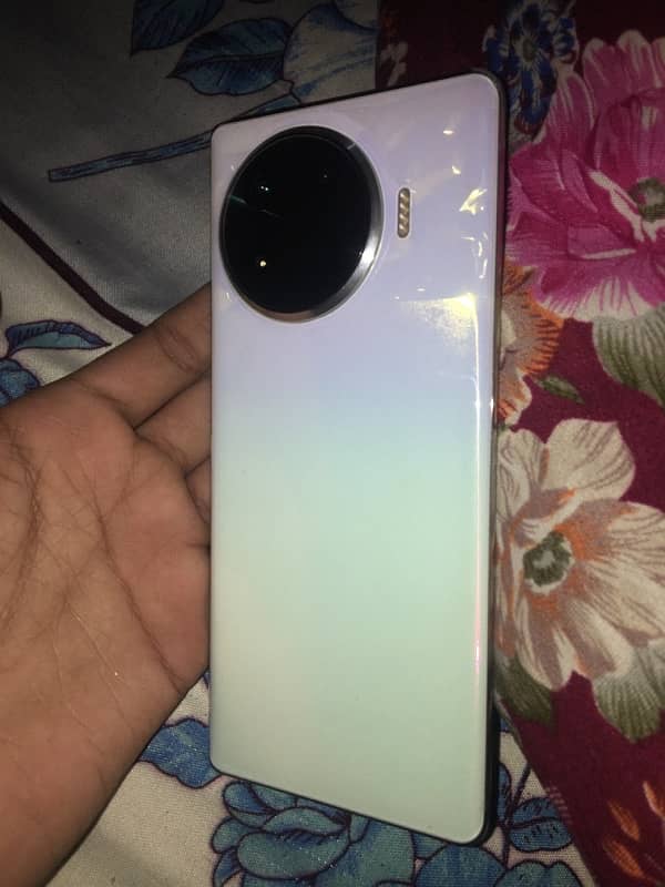 Tecno Spark 20 pro plus 0