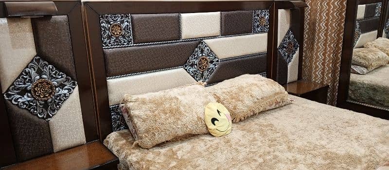 Bedroom Set - King-size Bed, Sides and Dressing. 4