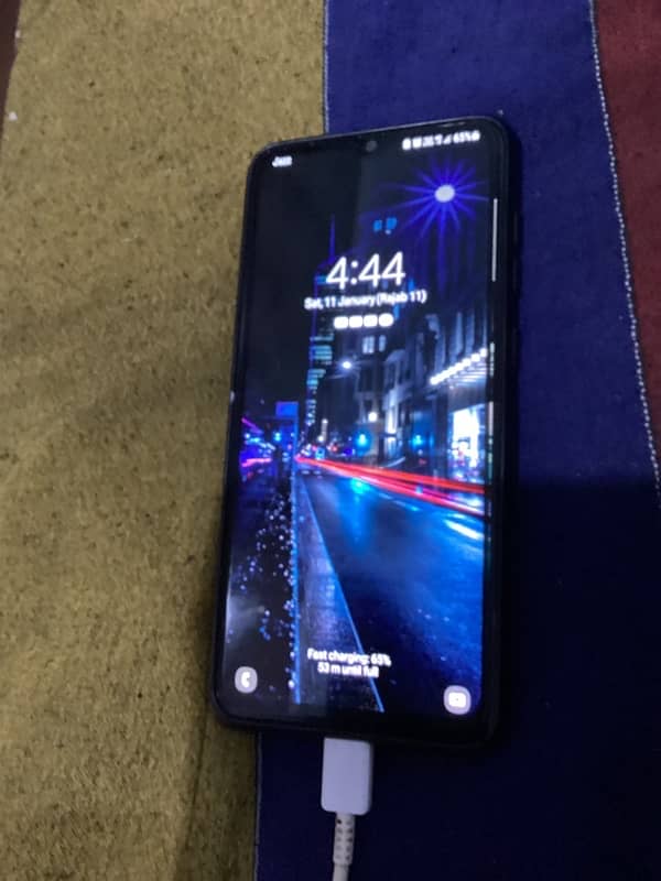 galaxy a70 6 128 gb no any fult only charjer 1