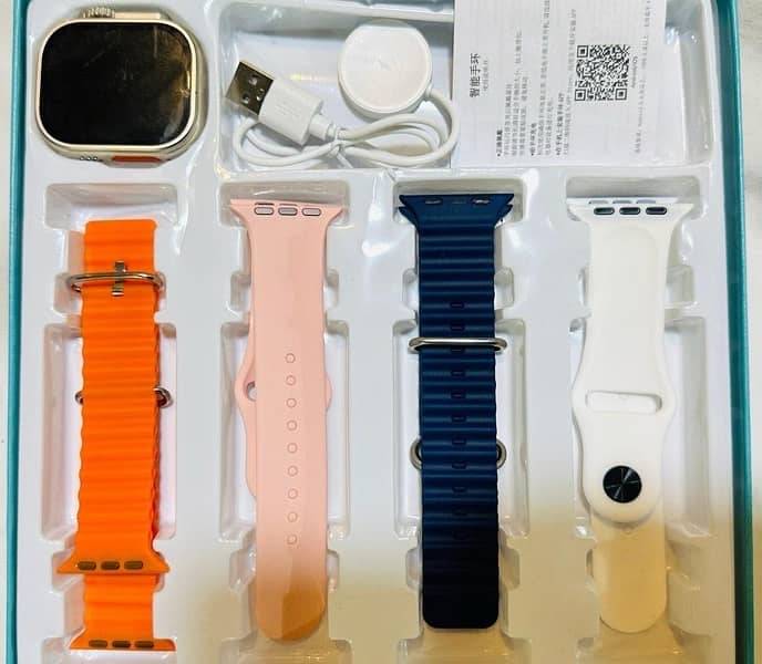 Smart watch with 4+1 straps 1