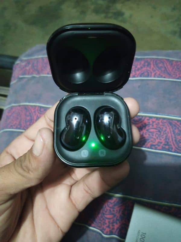 overseas earbud 2