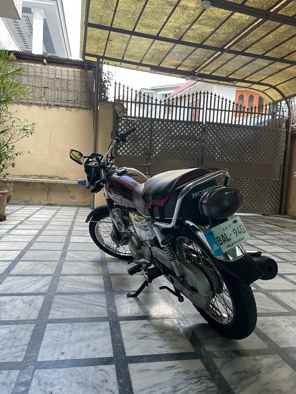 Honda 125 Special Edition 3