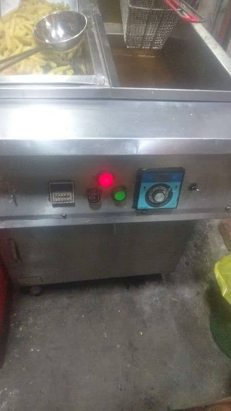 Fryer 22ltr or Hot plate 2.5x3ft 2