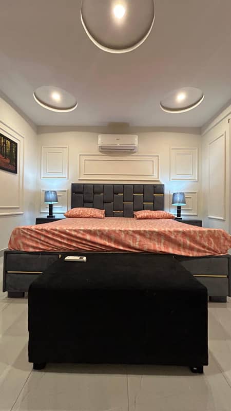 ONE BEDROOM FURNISHED DAILY BASIS APPARTMENT FOR RENT IN TALHA BLOCK SECTOR E BAHRIA TOWN LAHORE 0